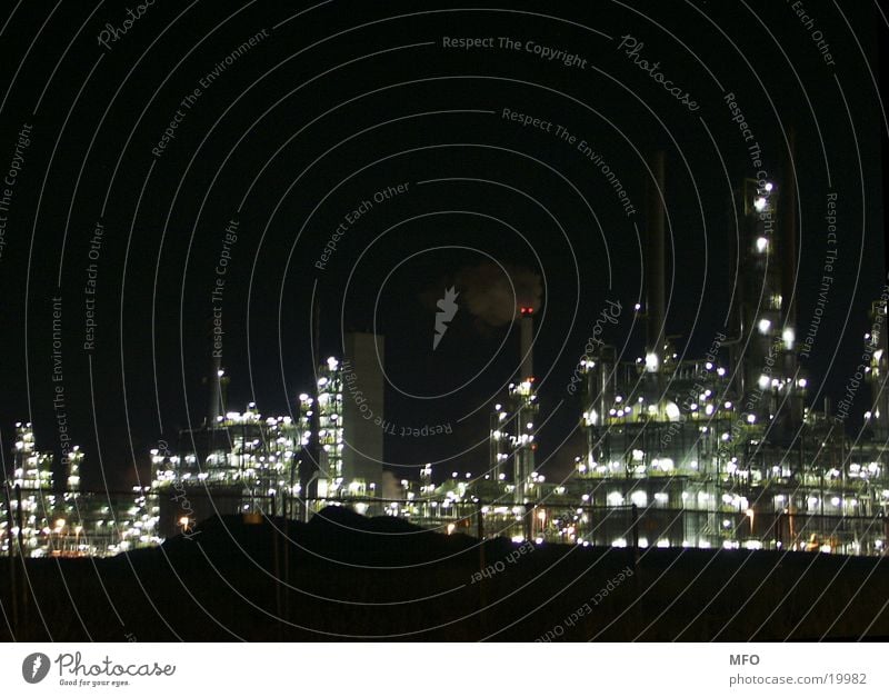 Leuna-Raffinerie bei Nacht Maschine Schwerindustrie High-Tech Industrie Erdöl Licht Technik & Technologie Aktien