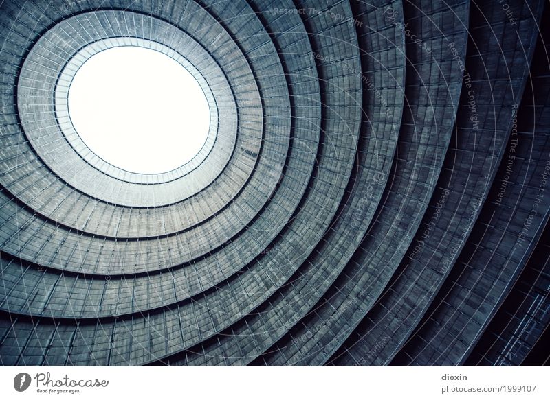 inside the cooling tower [2] Industrieanlage Fabrik Bauwerk Gebäude Architektur Kühlturm alt authentisch außergewöhnlich gigantisch groß hoch rund Verfall