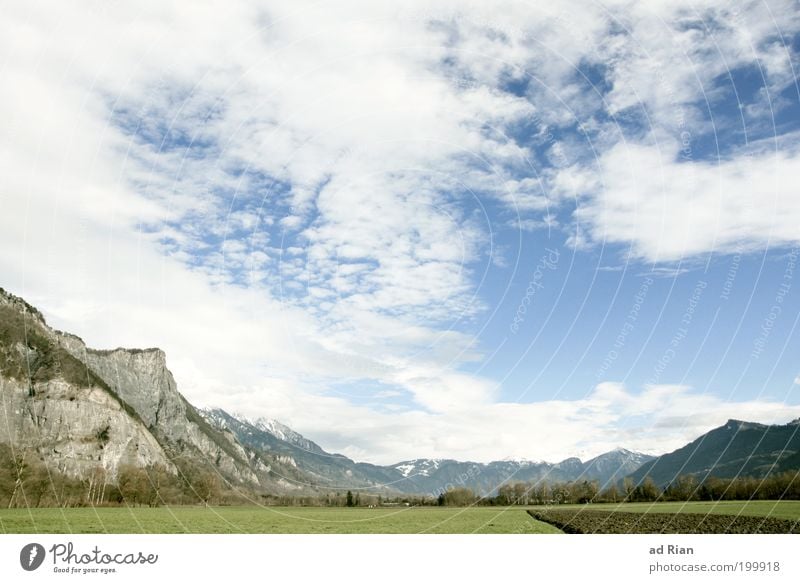 Wo Heidi wohnt! Landwirtschaft Natur Himmel Wolken Frühling Gras Grünpflanze Feld Felsen Alpen Berge u. Gebirge Gipfel Heidiland genießen Fernweh ruhig Erholung