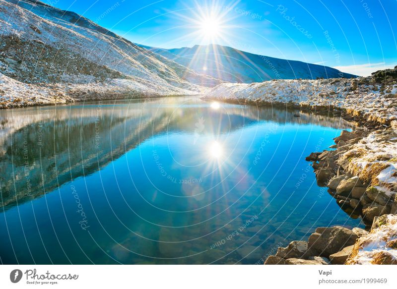 Schöner blauer See in den Bergen, Morgensonnenaufgangzeit Ferien & Urlaub & Reisen Tourismus Sommer Sonne Strand Winter Schnee Berge u. Gebirge Umwelt Natur