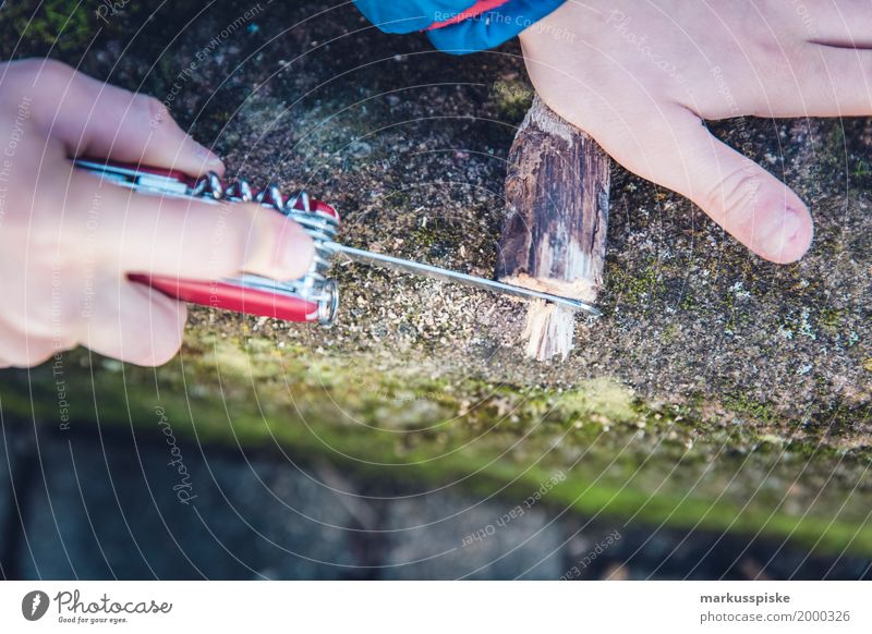 Taschenmesser Kind Abenteuer Wohlgefühl Zufriedenheit Freizeit & Hobby Spielen Ausflug Freiheit Sommer Sommerurlaub wandern Garten Kleinkind Hand Finger 1