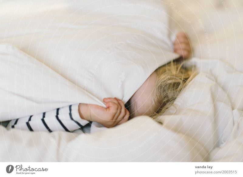 Kuckuck Wohlgefühl Erholung Spielen Kinderspiel Häusliches Leben Wohnung Raum Kinderzimmer Schlafzimmer Kindergarten Kleinkind Mädchen Junge Kindheit 1 Mensch