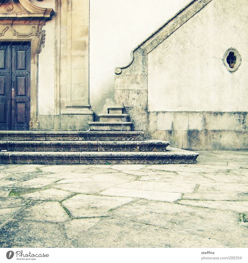 anbetungswürdig Kirche Dom Mauer Wand Treppe Fassade Tür Religion & Glaube Portal Katholizismus Stein Cross Processing Wärme Farbfoto mehrfarbig Kirchenportal