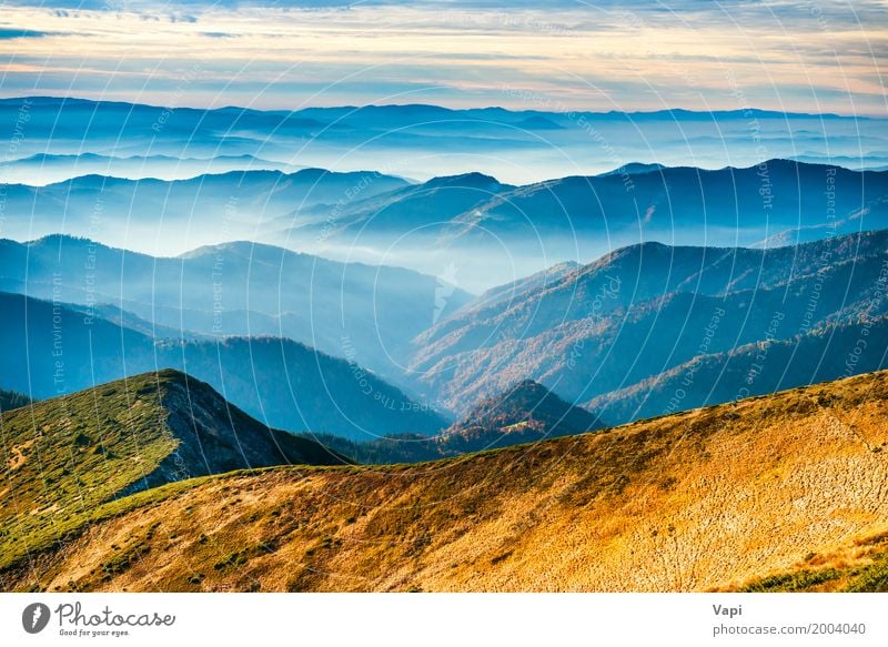 Lanscape mit blauen Bergen schön Ferien & Urlaub & Reisen Ausflug Abenteuer Ferne Sommer Sonne Berge u. Gebirge Tapete Umwelt Natur Landschaft Himmel Wolken