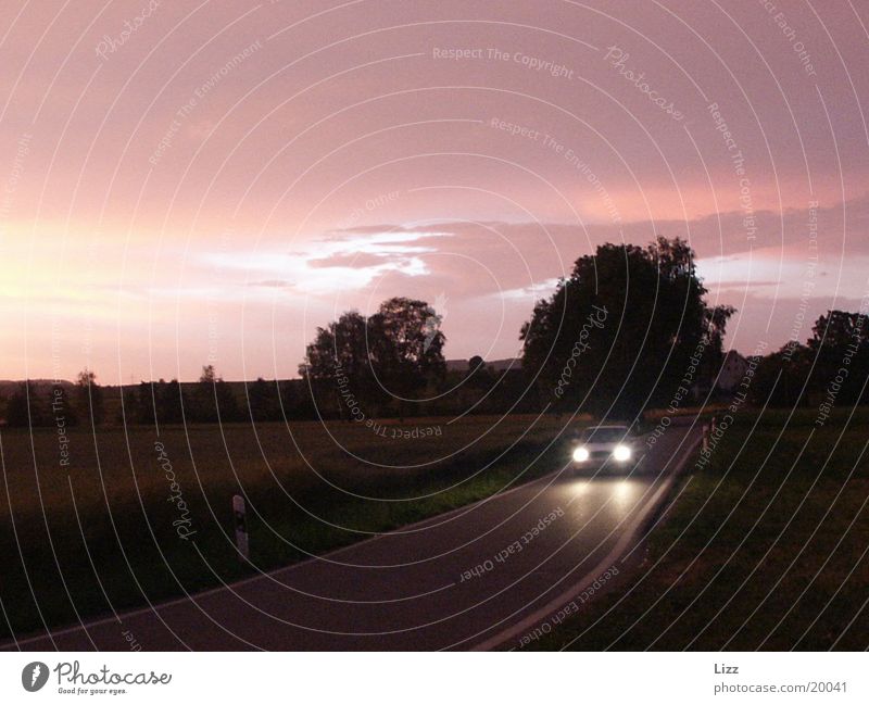 Nachtflitzer Gewitter Orangewolken Verkehr PKW Autolicht