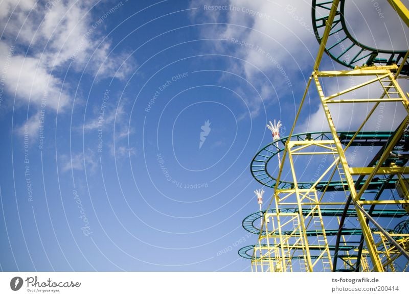 Vorsicht, Kurven! Ausflug Städtereise Veranstaltung Feste & Feiern Jahrmarkt Achterbahn Kurvenlage Himmel Wolken Sommer Schönes Wetter Stahl Linie Gerüst Gleise