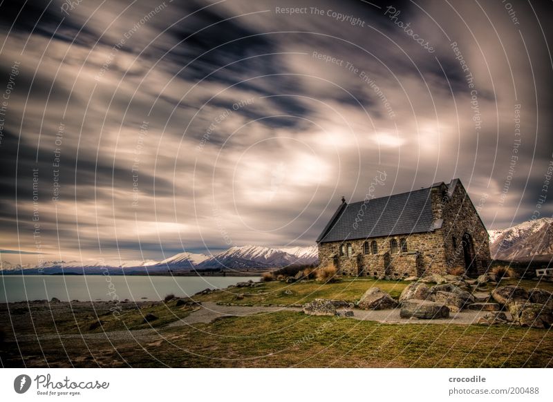 New Zealand 56 Umwelt Natur Landschaft Gewitterwolken Unwetter Gras Wiese Felsen Alpen Berge u. Gebirge Schneebedeckte Gipfel Gletscher Seeufer Lake Tekapo