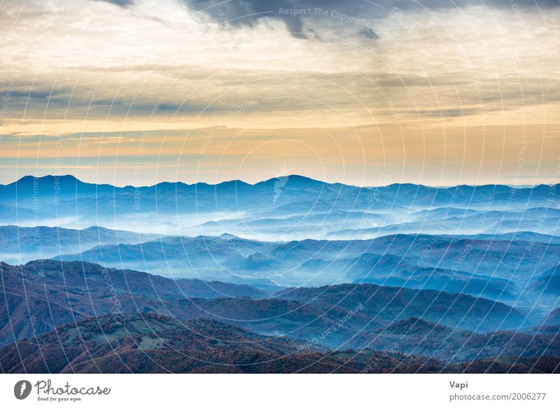 Schöne blaue Berge und Hügel Ferien & Urlaub & Reisen Abenteuer Ferne Freiheit Sommer Sonne Berge u. Gebirge Natur Landschaft Himmel Wolken Horizont