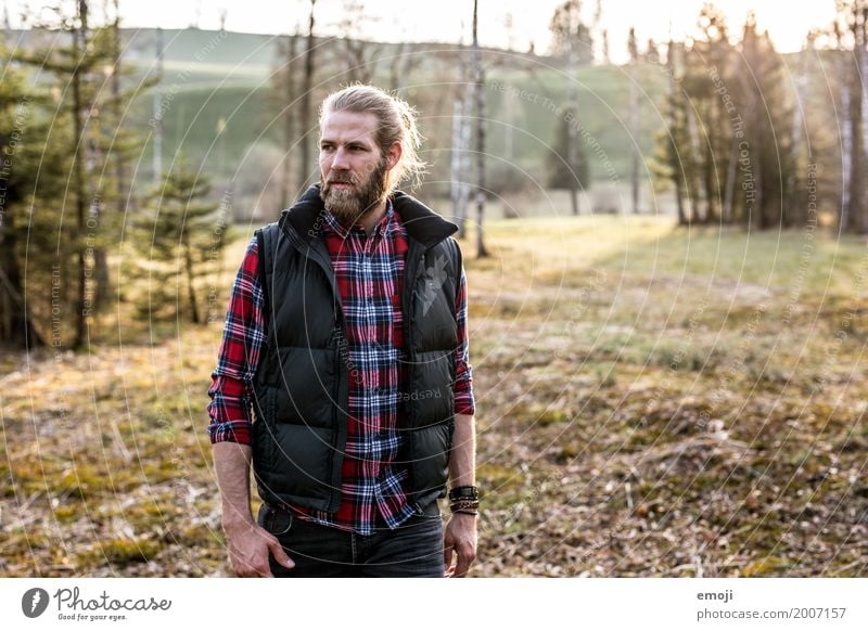 outdoor maskulin Junger Mann Jugendliche Erwachsene Bart 1 Mensch 18-30 Jahre 30-45 Jahre Umwelt Natur Landschaft Schönes Wetter Feld Coolness natürlich