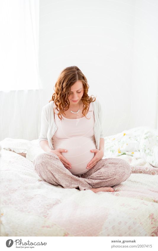 Babybauch schön Körperpflege Gesundheit Wellness Leben harmonisch Wohlgefühl Zufriedenheit Sinnesorgane Erholung ruhig Meditation feminin Junge Frau Jugendliche