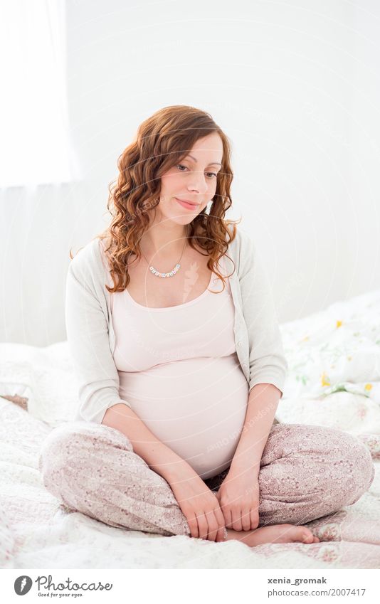 Schwangere Frau, Schwanger, Babybauch, Baby Lifestyle Glück schön Gesundheit Leben harmonisch Wohlgefühl Zufriedenheit Erholung ruhig Meditation Muttertag Yoga