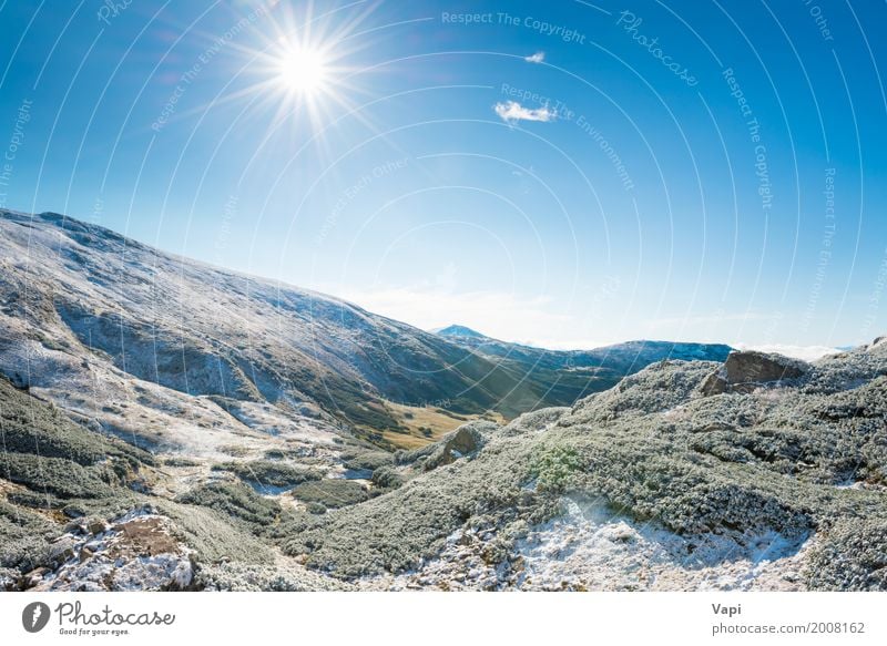 Winterberge und sonniges grünes Tal Ferien & Urlaub & Reisen Ausflug Sonne Schnee Berge u. Gebirge Umwelt Natur Landschaft Himmel Wolken Horizont Sonnenaufgang