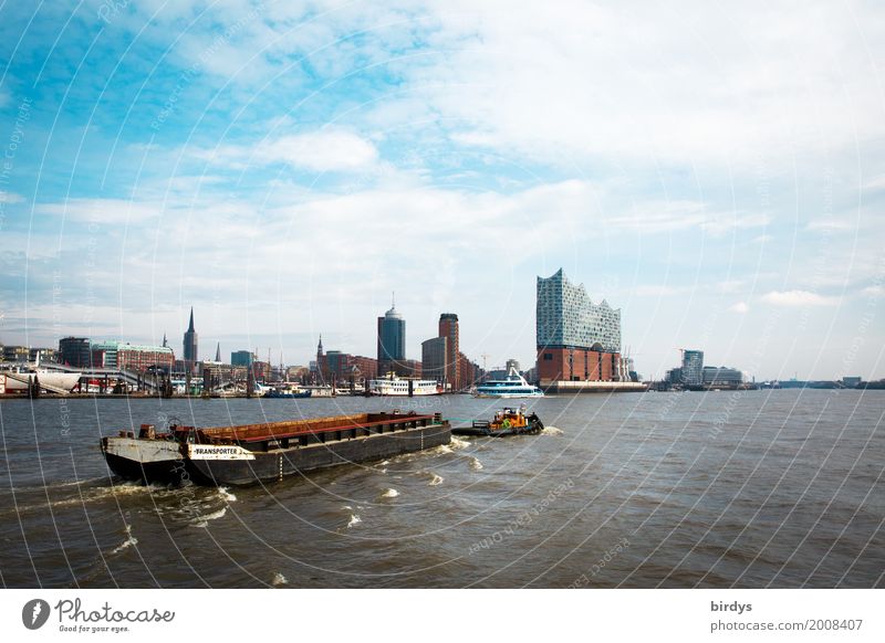 Hamburger Hafen und die Elphi Tourismus Sightseeing Städtereise Kultur Himmel Fluss Elbe Architektur Sehenswürdigkeit Wahrzeichen Elbphilharmonie