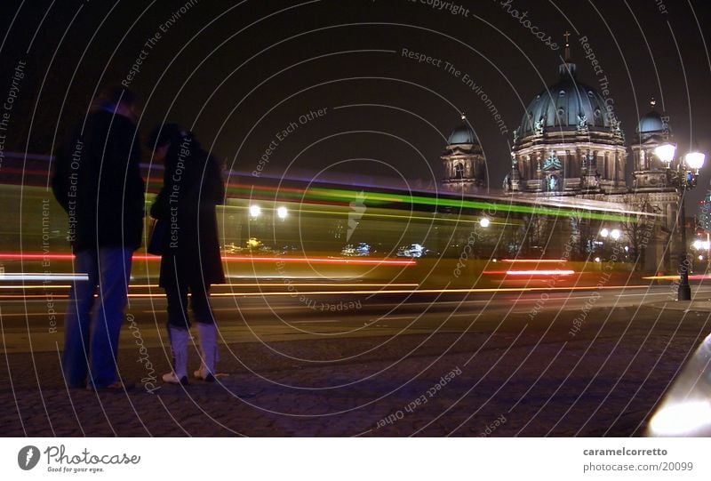 Berliner Dom Langzeitbelichtung Deutscher Dom Nacht Fußgänger Unter den Linden Nachtaufnahme Architektur Spaziergang