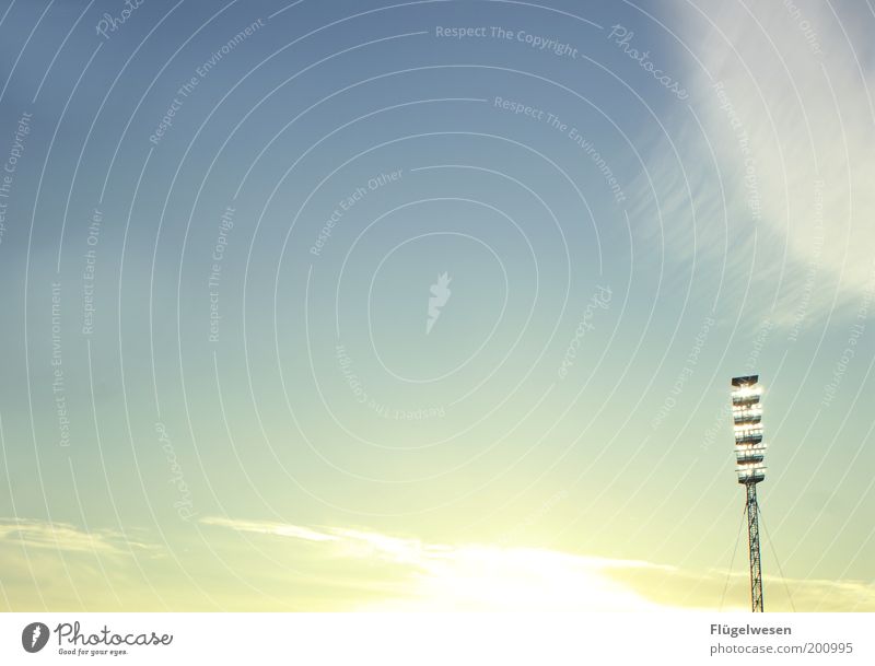 Nie mehr 2. Liga ;-( Sportveranstaltung Sportstätten Fußballplatz Stadion Flutlicht Atmosphäre Weltmeisterschaft strahlend hell Abendsonne Farbfoto