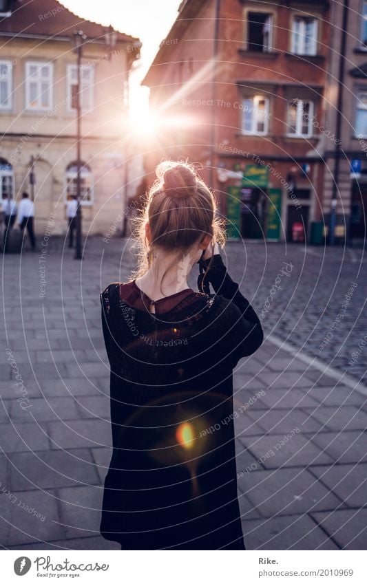 Licht einfangen. Freizeit & Hobby Ferien & Urlaub & Reisen Tourismus Ausflug Sightseeing Städtereise Sommer Mensch feminin Junge Frau Jugendliche 1 18-30 Jahre