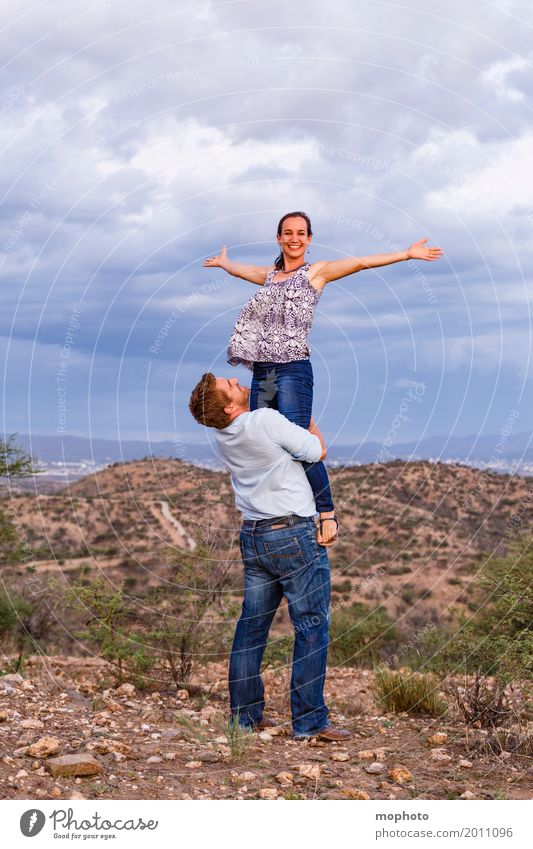 Ich heb ab... #3 Lifestyle Glück Mensch maskulin feminin Junge Frau Jugendliche Junger Mann Erwachsene Paar Partner Leben 2 30-45 Jahre Natur Landschaft