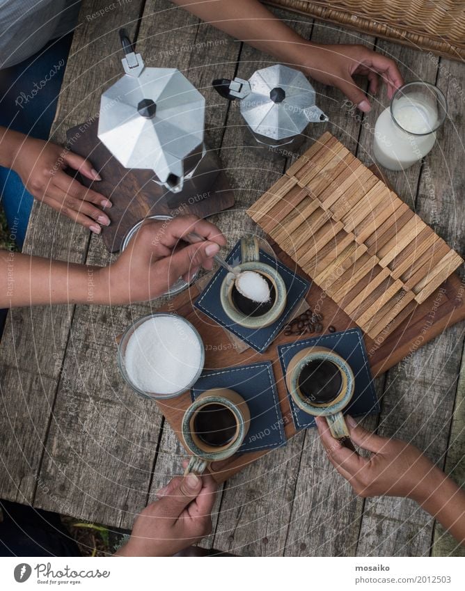 Kaffeetisch Frühstück Kaffeetrinken Getränk Heißgetränk Espresso Lifestyle Reichtum Stil Freude Camping Sommer Mensch Frau Erwachsene Hand 3 Freiheit