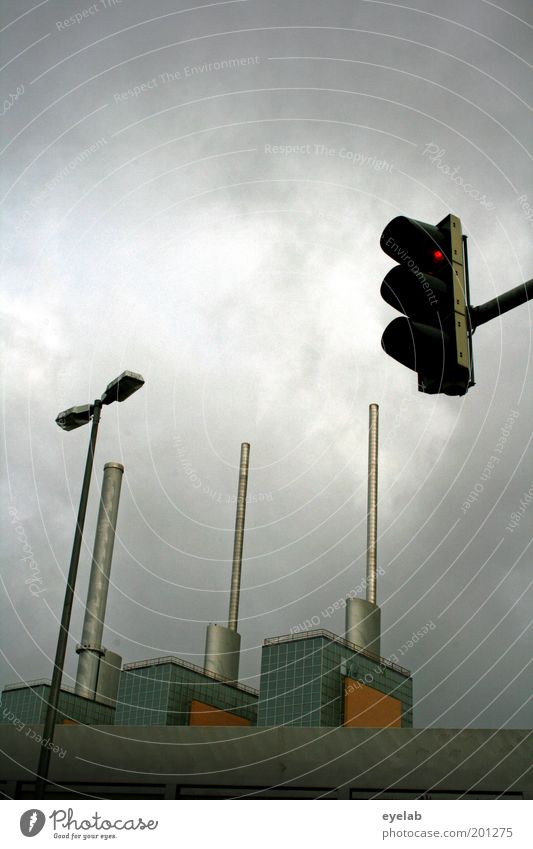 3+2 Technik & Technologie High-Tech Energiewirtschaft Energiekrise Himmel Wolken Wetter Stadtrand Industrieanlage Fabrik Bauwerk Gebäude Architektur Dach