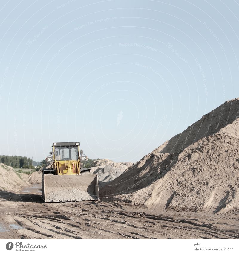 bagger Arbeit & Erwerbstätigkeit Arbeitsplatz Baustelle Unternehmen Fahrzeug Bagger Sand trist Farbfoto Gedeckte Farben Außenaufnahme Menschenleer