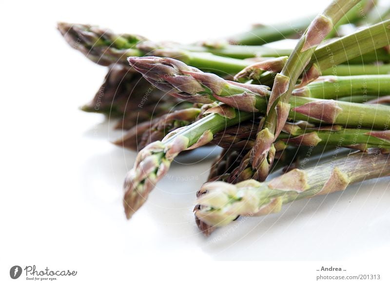 grüner Spargel Gemüse liegen Vitamin Gesundheit Spargelkopf genießen Makroaufnahme Nahaufnahme Frühling Bündel Spargelzeit frischer Spargel Ernährung ungeschält