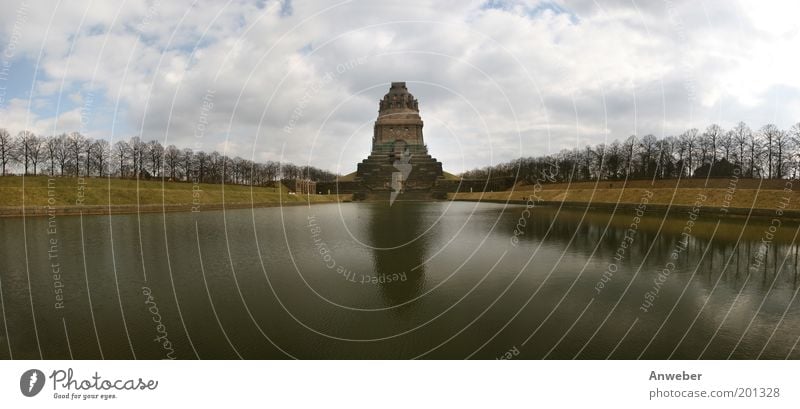 Panorama Völkerschlachtdenkmal in Leipzig Ferien & Urlaub & Reisen Tourismus Sightseeing Städtereise Landschaft Park See Sachsen Deutschland Europa Bauwerk