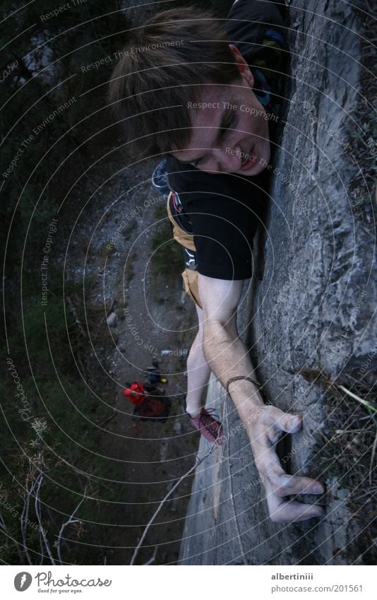 Fingerkraft Teil 2 Mensch maskulin Mann Erwachsene 1 18-30 Jahre Jugendliche Umwelt Natur Felsen Alpen T-Shirt Haare & Frisuren brünett außergewöhnlich Gefühle