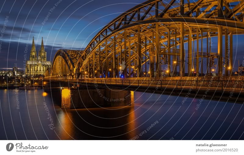 Hohenzollernbrücke und Kölner Dom bei Nacht Ferien & Urlaub & Reisen Tourismus Sightseeing Städtereise Landschaft Wasser Nachthimmel Fluss Stadt Stadtzentrum