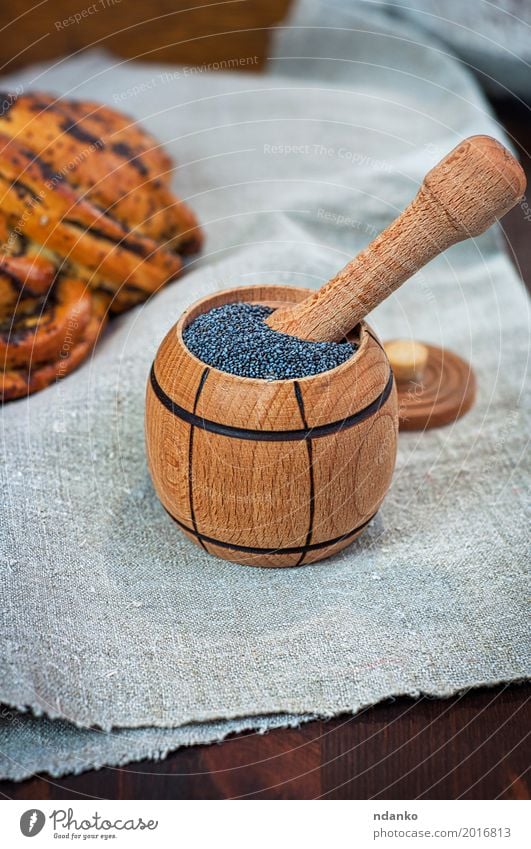 Mohn in Holzbehältern Lebensmittel Brötchen Dessert Kräuter & Gewürze Ernährung Essen Schalen & Schüsseln Tisch frisch natürlich braun grau schwarz Haufen Korn