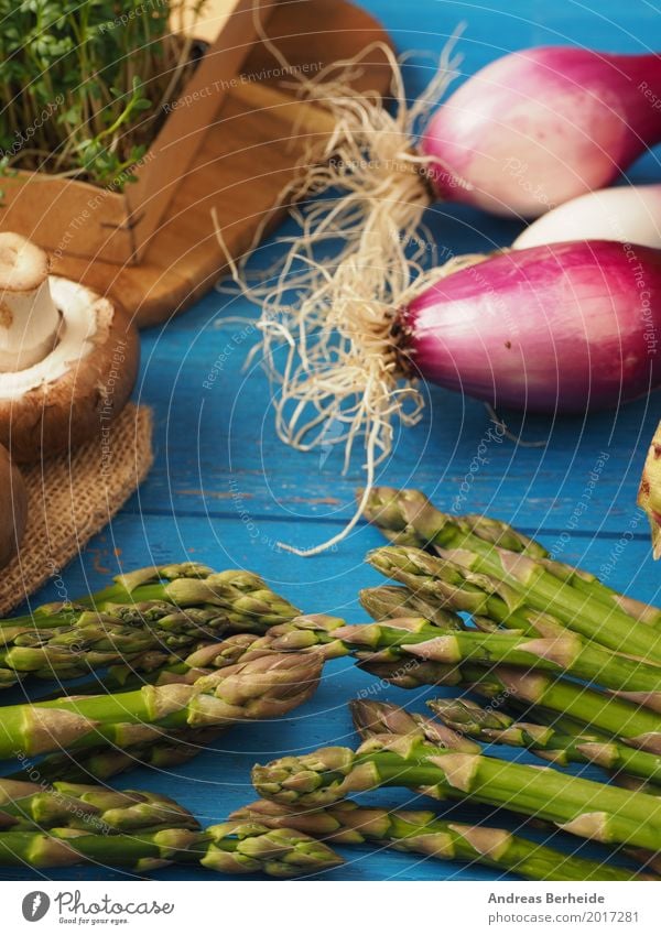 Grüner Spargel mit Zutaten Lebensmittel Gemüse Ernährung Bioprodukte Vegetarische Ernährung lecker Gesundheit agriculture color cress diet flower food fresh