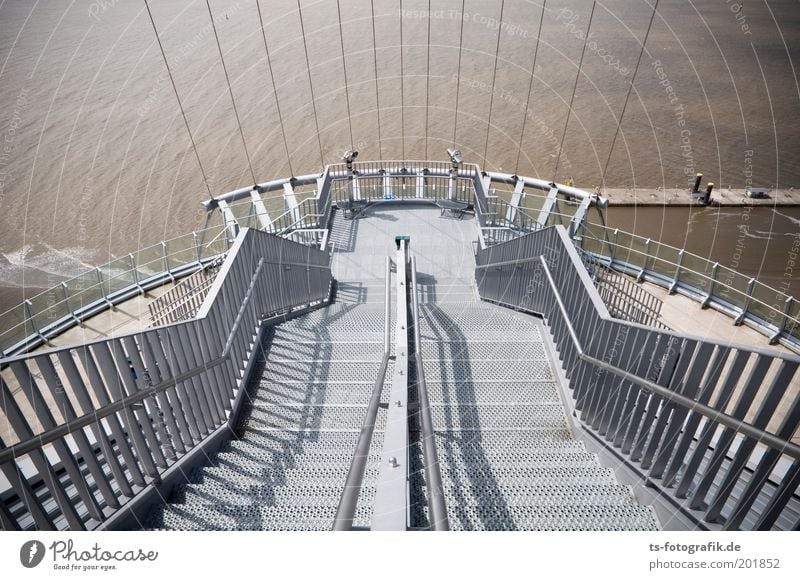 Stufig geschnitten Wasser Wellen Küste Seeufer Flussufer Meer Weser Nordsee Bremerhaven Hafenstadt Gebäude Architektur Treppe Balkon Aussicht Plattform