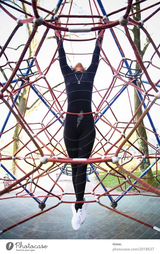 . Fitness Sport-Training Klettern Bergsteigen Sportstätten feminin Frau Erwachsene 1 Mensch Bauwerk Hemd Hose Schmuck Turnschuh Erholung festhalten hängen