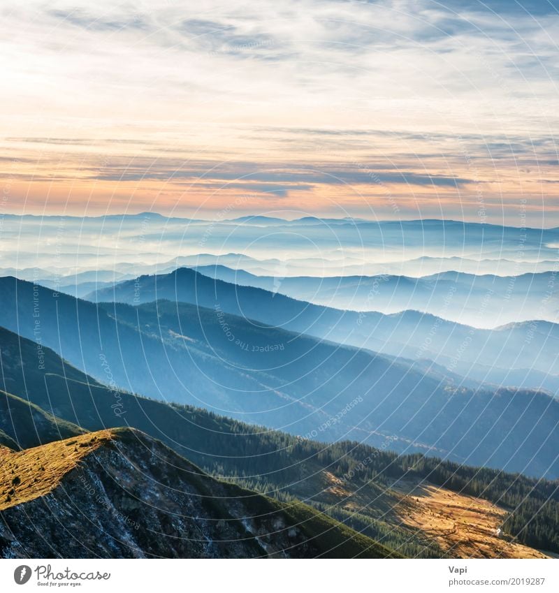 Blaue Berge und Hügel Ferien & Urlaub & Reisen Tourismus Ausflug Abenteuer Ferne Freiheit Sommer Sonne Berge u. Gebirge Natur Landschaft Himmel Wolken Horizont