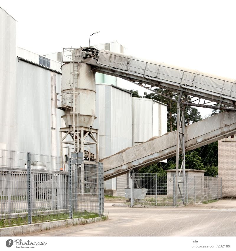 betonwerk Arbeitsplatz Fabrik Industrie Unternehmen Industrieanlage Bauwerk Gebäude Werk Industriefotografie industriell Silo Kieswerk Farbfoto Außenaufnahme