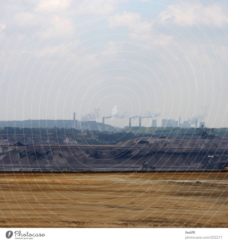 garzweiler 2.2 Urelemente Erde Sand Himmel Wolken gigantisch Unendlichkeit blau braun gelb Macht Kohle Braunkohlentagebau Stromkraftwerke Rauch Bergbau