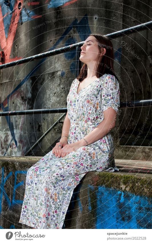 The girl in the dress (5) Mensch feminin Junge Frau Jugendliche Erwachsene 1 18-30 Jahre Mauer Wand Fassade Mode langhaarig Stein Beton blau grau rot