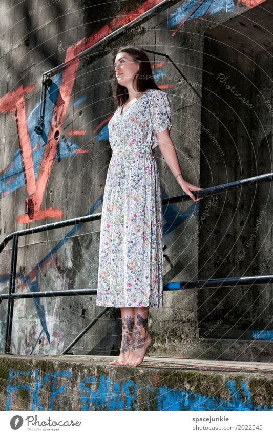 The girl in the dress (4) Mensch feminin Junge Frau Jugendliche Erwachsene 1 18-30 Jahre Mauer Wand Treppe Fassade Mode brünett langhaarig springen stehen