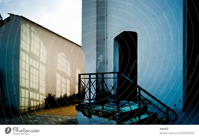 Bad Muskau Himmel Schönes Wetter Deutschland Haus Bauwerk Gebäude Mauer Wand Treppe Fassade Fenster Tür Treppengeländer eckig blau Park Farbfoto Außenaufnahme