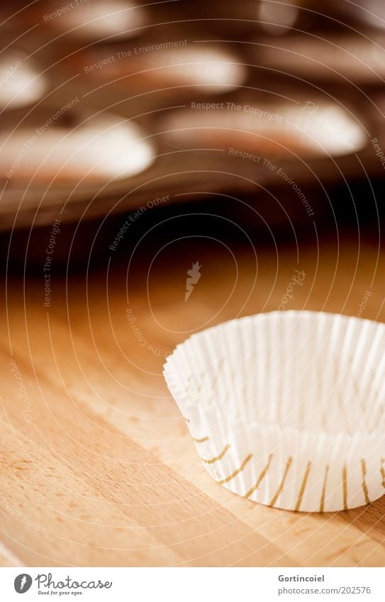 K Lebensmittel Teigwaren Backwaren Kuchen Dessert Süßwaren Schokolade Ernährung lecker Muffin Backform Farbfoto Innenaufnahme Licht Schatten