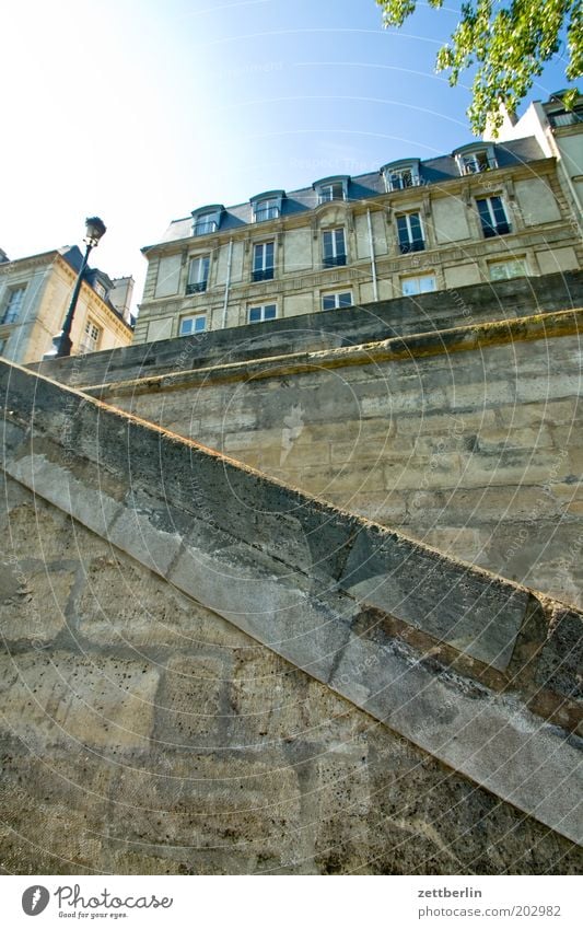 Groß-Leipzig Paris Frankreich Seine Anlegestelle Mole Granit Sandstein Stein Mauer Treppe Haus Fassade Vorderseite Fensterfront Architektur Sonne hell blenden