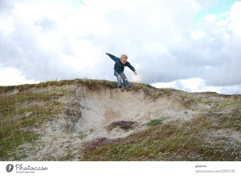 Fliegen ist schön Freude Freizeit & Hobby Spielen Ferien & Urlaub & Reisen Strand Kind Kindheit 3-8 Jahre fliegen frei Fröhlichkeit Glück Farbfoto Außenaufnahme