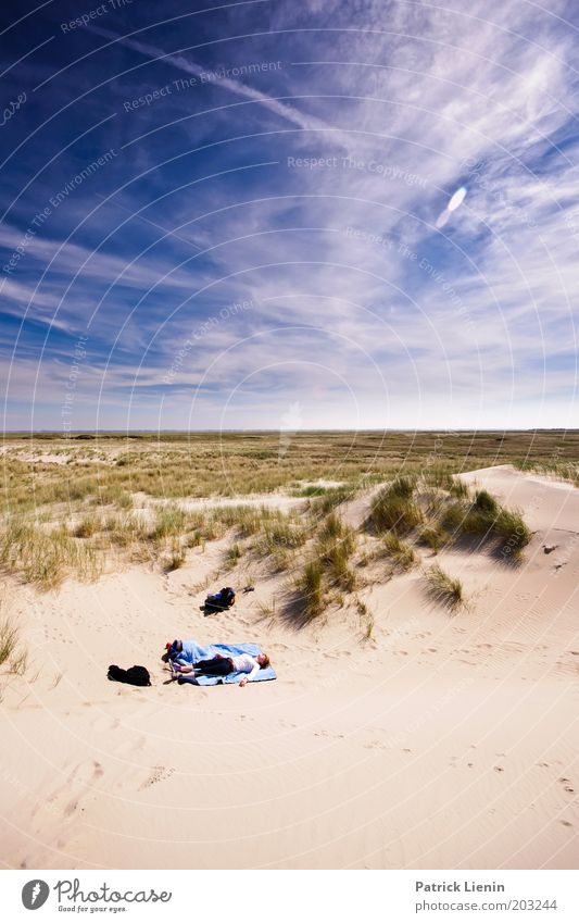 what a beautiful spot Mensch maskulin Leben 1 Umwelt Natur Landschaft Sand Horizont Sonne Sommer Schönes Wetter Strand Insel Spiekeroog schlafen ruhen Düne blau