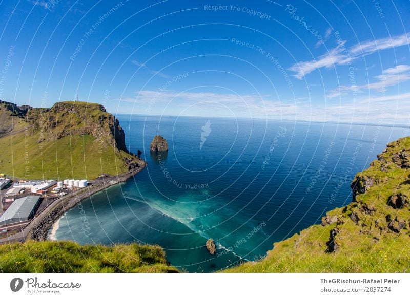 Heimaey IV Umwelt Natur Landschaft blau grün türkis Himmel Wasser Meer Island Felsen Klippe Küste Gras Hügel Vulkaninsel Farbfoto Außenaufnahme Tag