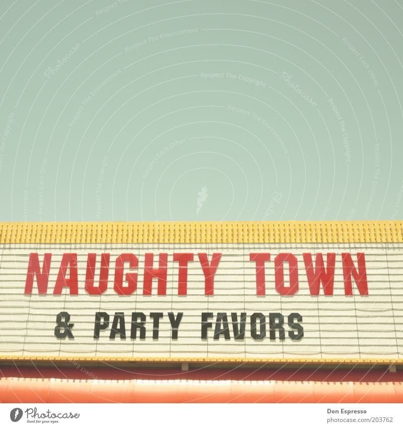 NAUGHTY TOWN Stil Design Dekoration & Verzierung Zeichen Schriftzeichen Schilder & Markierungen trashig Stadt Werbung Anzeige Buchstaben Party Werbeschild Kino