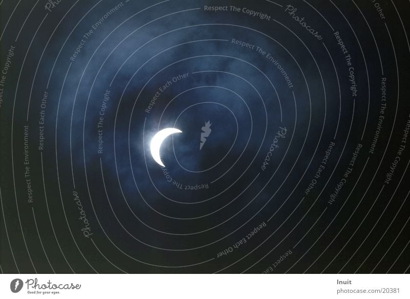 Sonnenfinsternis 1999 (01) Wolken Astronomie Himmel Hintergrundbild Textfreiraum rechts Textfreiraum unten Textfreiraum oben Gegenlicht Astrofotografie