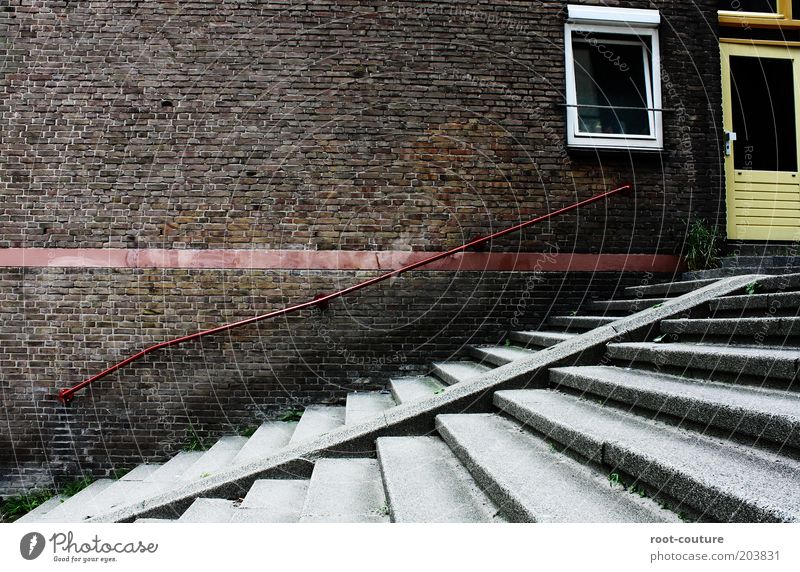 Street Stock Haus Gebäude Mauer Wand Treppe Fenster Tür Stein Beton Backstein Zeichen Linie braun grau rot Kapitalwirtschaft planen Wachstum Wert Ziel Aktien