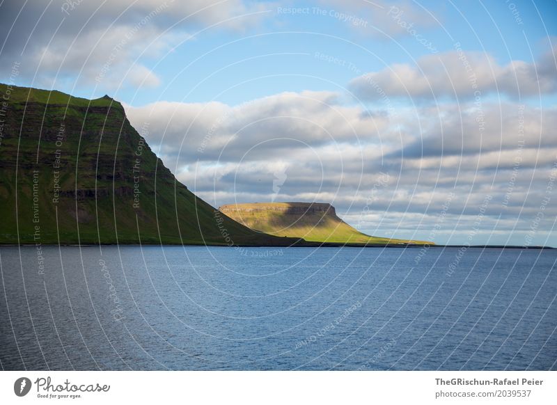 Lichtspiel Umwelt Natur Landschaft Küste Seeufer blau braun grün schwarz weiß Berge u. Gebirge Schatten Stimmung Island Meer Schifffahrt Wolken Wasser Sonne