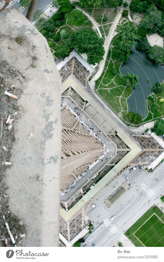 La Tour Paris Frankreich Europa Hauptstadt Bauwerk Architektur Tour d'Eiffel Sehenswürdigkeit Wahrzeichen Blick Ferien & Urlaub & Reisen Farbfoto Außenaufnahme