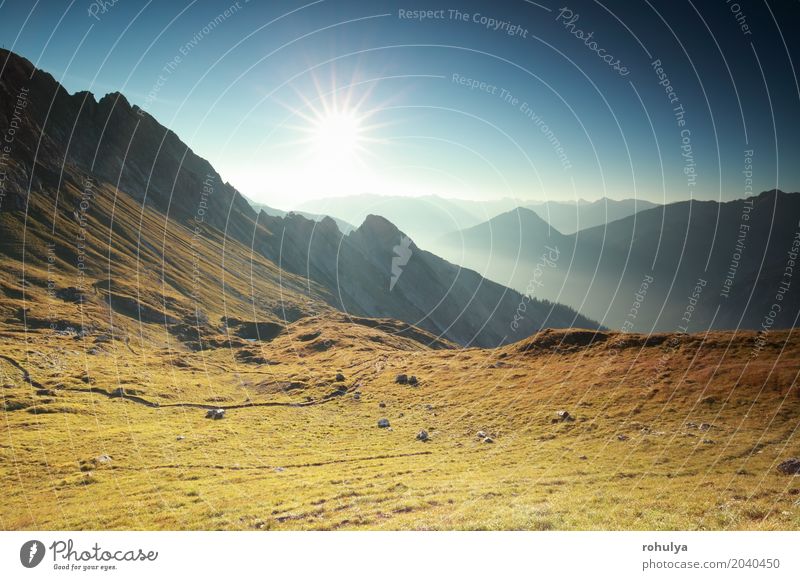 schöner Sonnenaufgang über Bergspitzen in den Alpen Ferien & Urlaub & Reisen Berge u. Gebirge Natur Landschaft Himmel Nebel Hügel Felsen Gipfel Stein blau