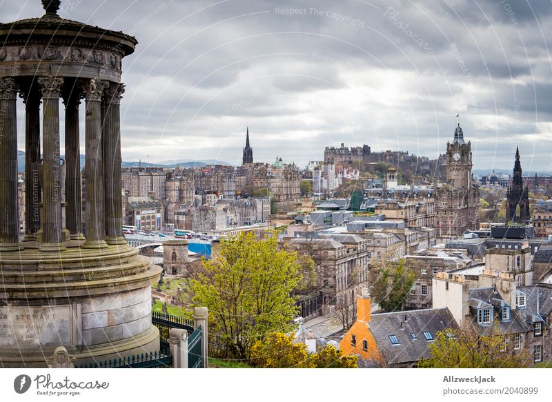 Edinburgh Panorama Wolken Gewitterwolken schlechtes Wetter Edinburgh Castle Schottland Stadt Stadtzentrum Altstadt Haus Kirche Burg oder Schloss